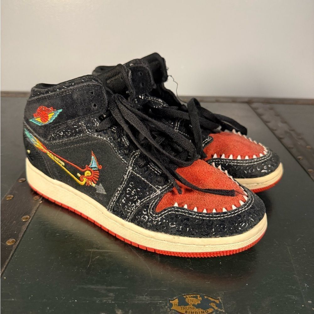 Air Jordan 1 Mid SE Siempre Familia Kid's Size 4Y DN5121-001